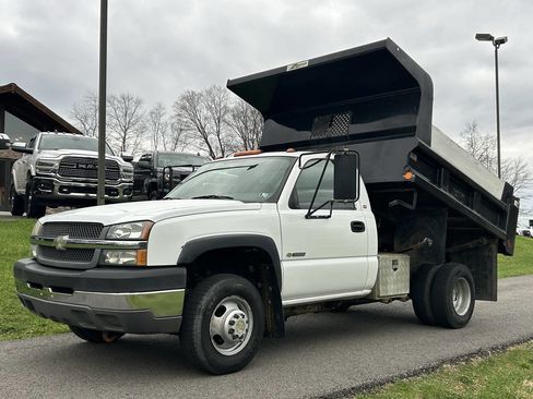 Used 2004 Chevrolet Silverado 3500 2WD Regular Cab image 2