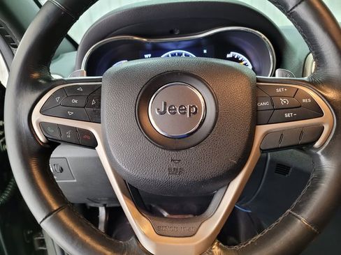 Used 2016 Jeep Grand Cherokee Laredo image 27