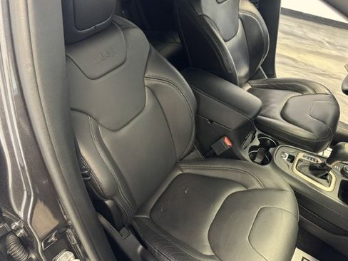 Used 2018 Jeep Cherokee Limited AWD/4WD image 36