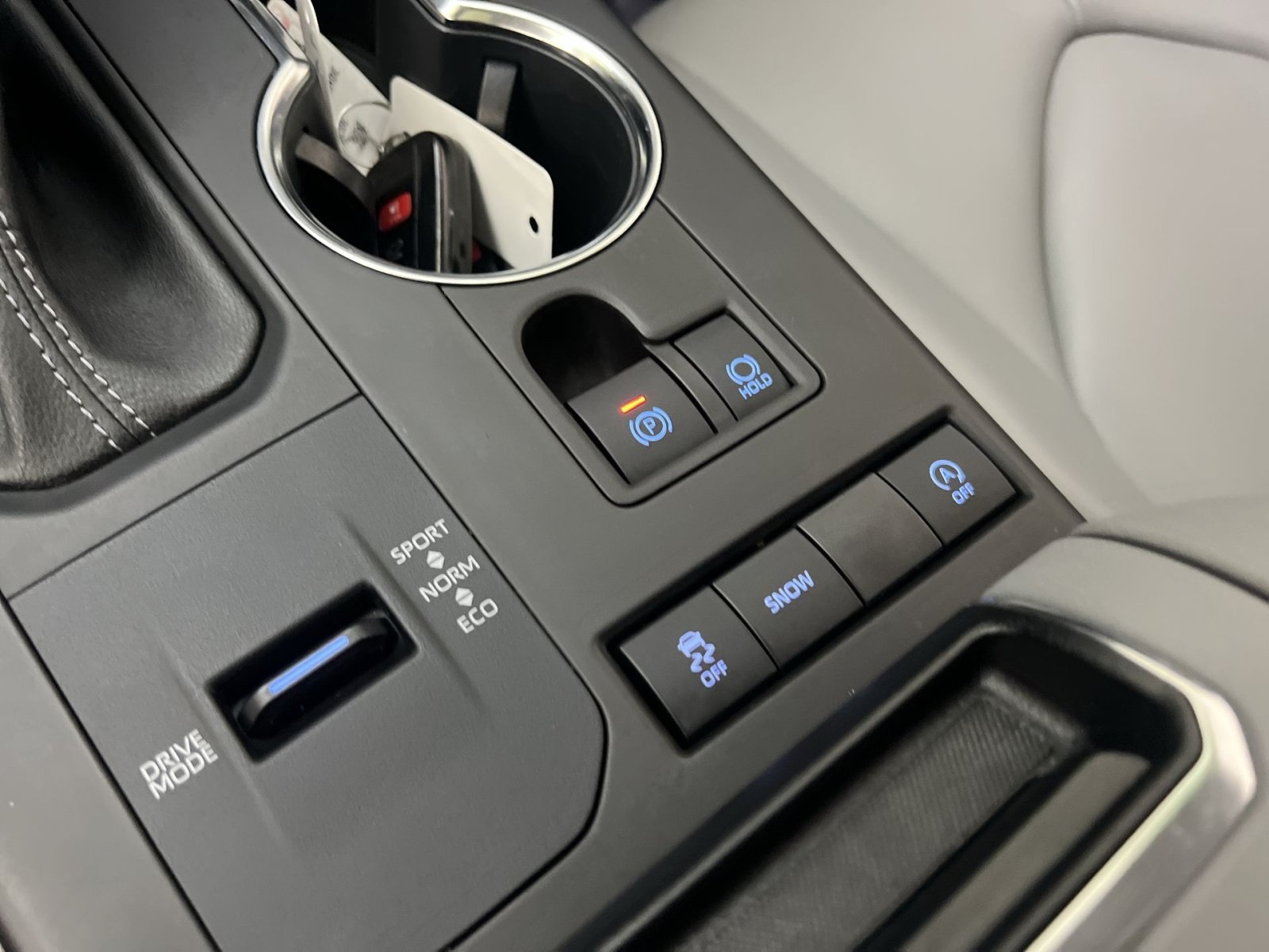 Used 2022 Toyota Highlander XLE FWD image 31