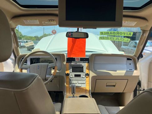 Used 2007 Lincoln Navigator Ultimate image 26