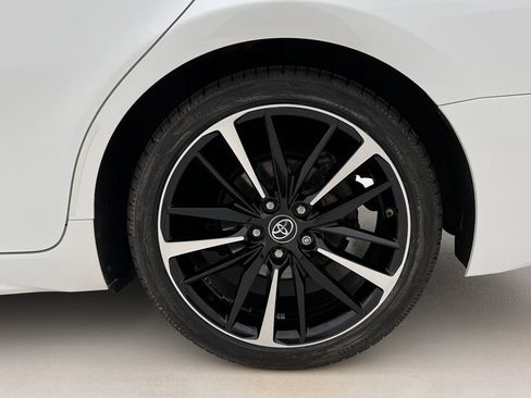 Used 2018 Toyota Camry XSE image 32