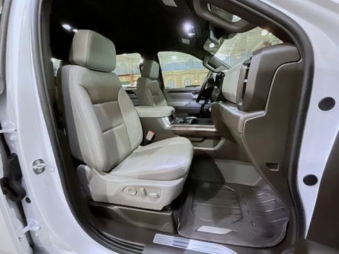 Used 2024 GMC Sierra 2500 SLT w/ SLT Premium Package image 15