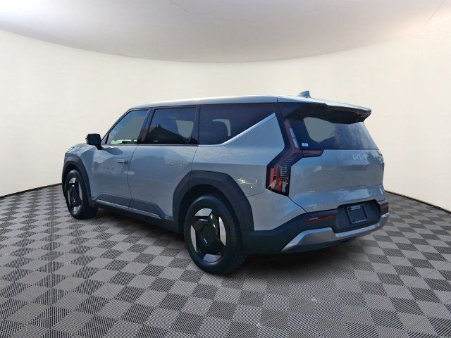 Certified 2024 Kia EV9 Light Long Range RWD image 5