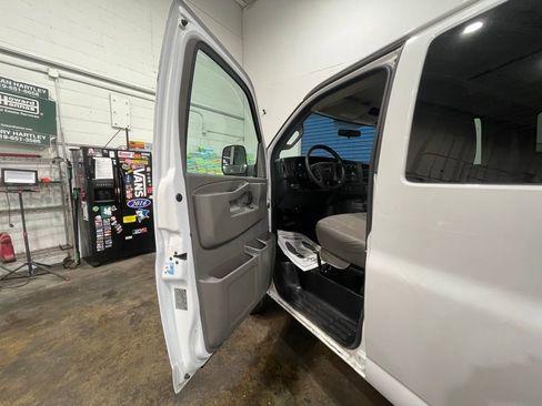 Used 2017 Chevrolet Express 3500 LT w/ LT Preferred Equipment Group image 36