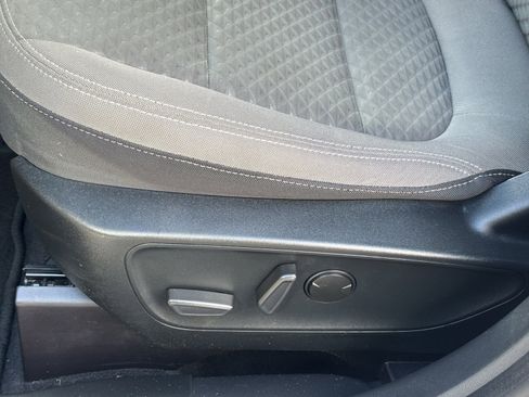 Used 2020 Ford Escape SE image 19