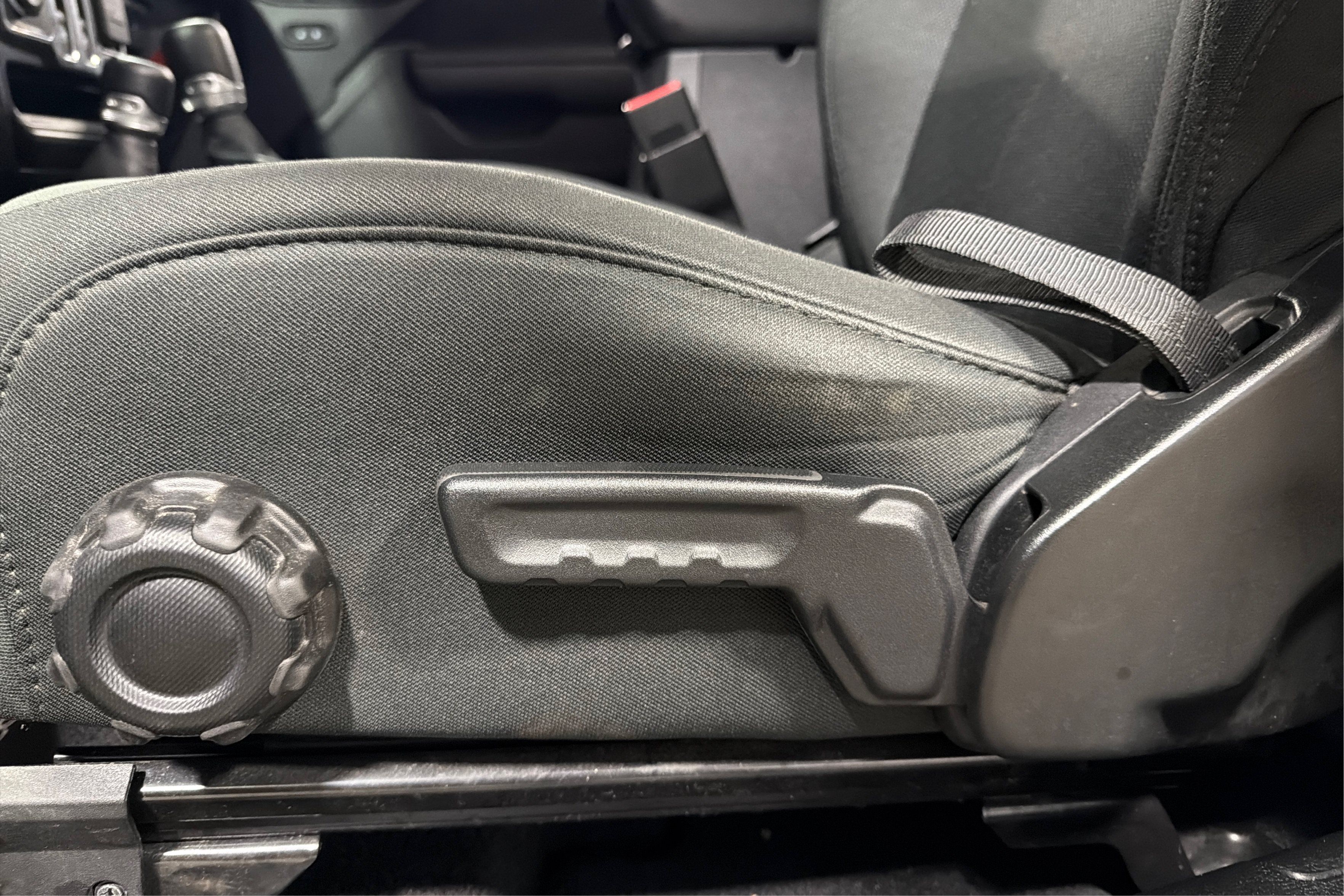 Used 2021 Jeep Wrangler Sport AWD/4WD image 17