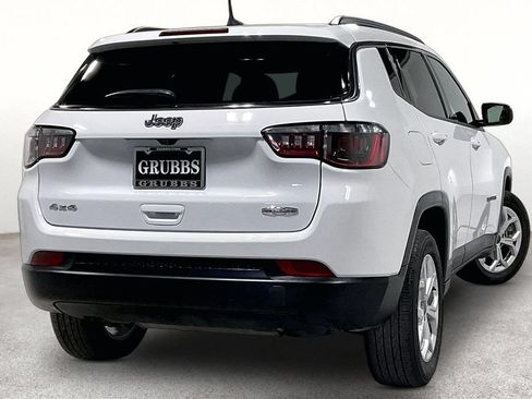 Used 2025 Jeep Compass Latitude AWD/4WD image 2