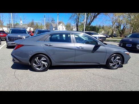 Certified 2024 Hyundai Elantra Limited FWD image 9
