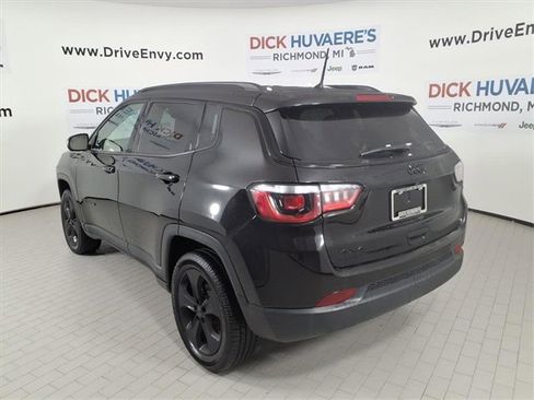 Used 2018 Jeep Compass Latitude image 4