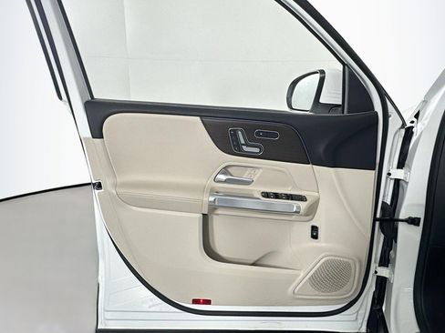 Certified 2025 Mercedes-Benz GLB 250 image 21