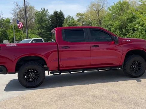 Used 2021 Chevrolet Silverado 1500 LT Trail Boss w/ Convenience Package II AWD/4WD image 2