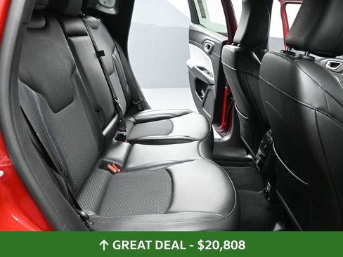 Used 2025 Jeep Compass Latitude image 40