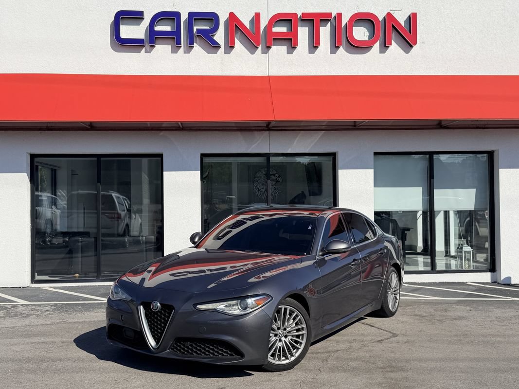 Used 2018 Alfa Romeo Giulia Ti w/ Quick Order Package 22Z Lusso RWD image 2