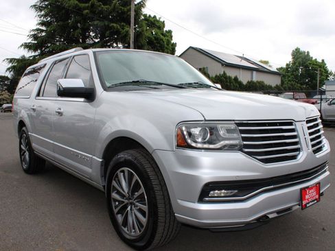 Used 2015 Lincoln Navigator L 4WD image 7