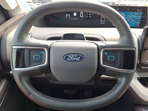 Used 2025 Ford Expedition Active AWD/4WD image 20