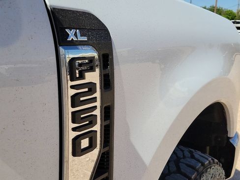 New 2026 Ford F250 XL w/ XL Off-Road Package AWD/4WD image 13