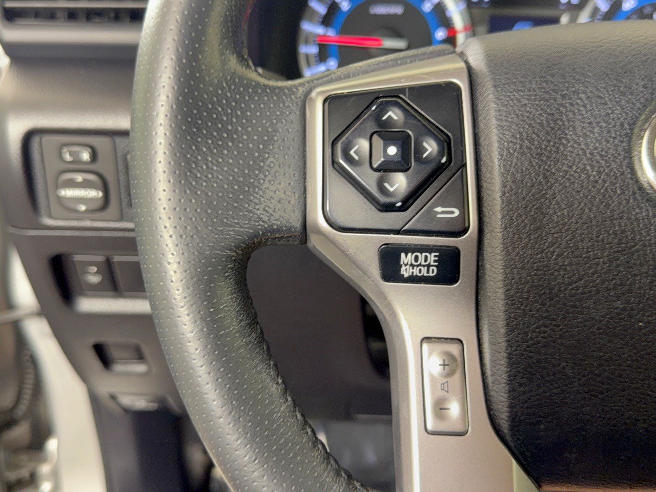 Used 2019 Toyota 4Runner SR5 AWD/4WD image 18