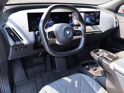 Used 2023 BMW iX xDrive50 w/ Sport Package AWD/4WD image 13