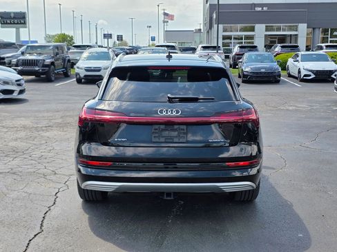 Used 2022 Audi e-tron Premium Plus AWD/4WD image 4