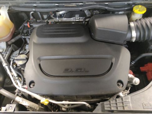 Used 2021 Chrysler Voyager Lxi FWD image 30
