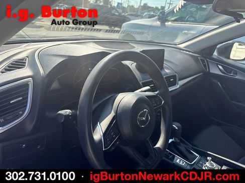 Used 2018 MAZDA MAZDA3 Sport FWD image 6