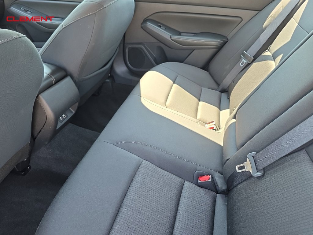 Used 2025 Nissan Altima 2.5 SV FWD image 21