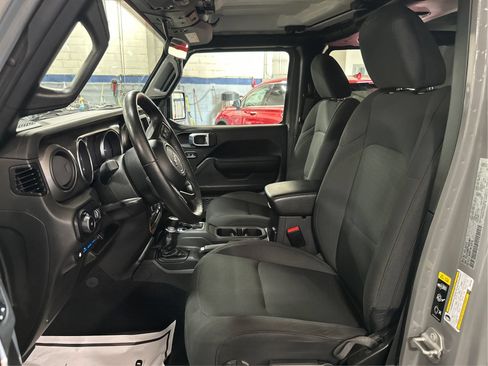 Used 2023 Jeep Wrangler Unlimited w/ Cold Weather Group AWD/4WD image 9