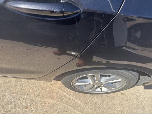 Used 2017 Chevrolet Cruze LT w/ Convenience Package image 19