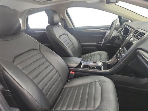 Used 2018 Ford Fusion SE w/ Fusion SE Technology Package image 24