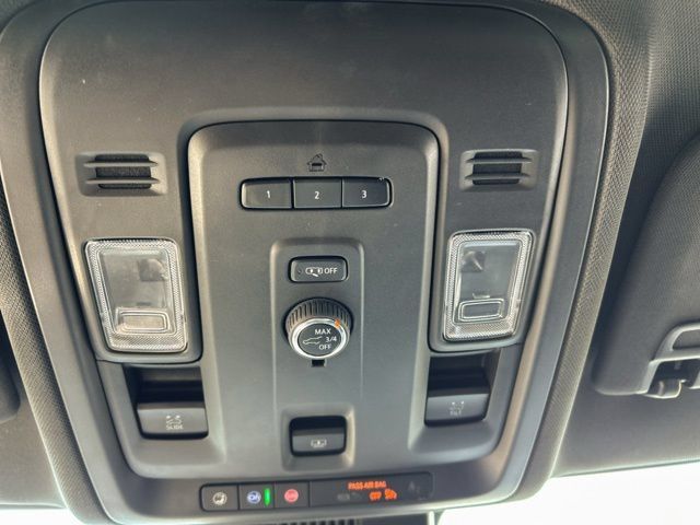 Used 2023 GMC Yukon SLT AWD/4WD image 50