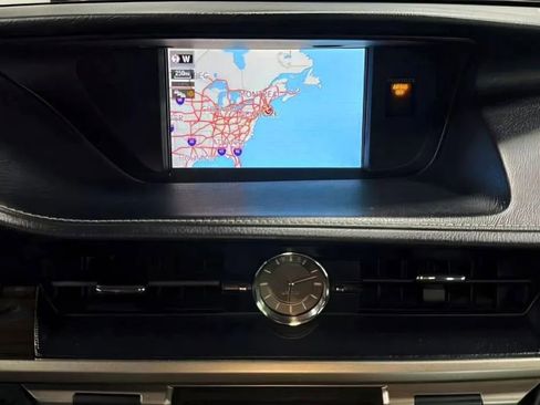 Used 2018 Lexus ES 300h image 16