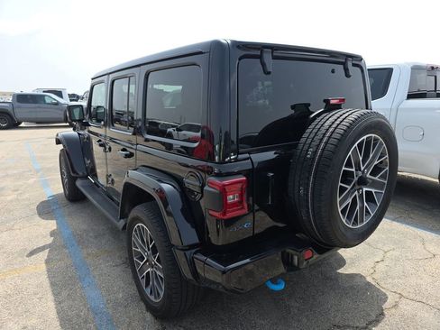 Used 2023 Jeep Wrangler Unlimited Sahara AWD/4WD image 4