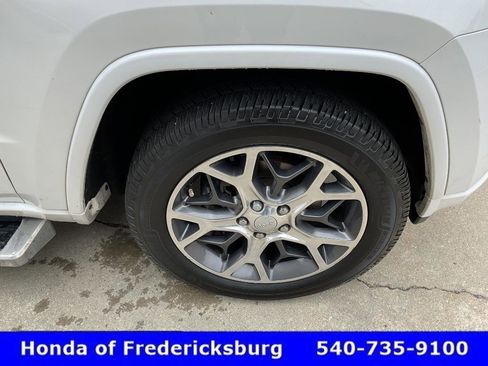 Used 2019 Jeep Grand Cherokee Overland AWD/4WD image 13