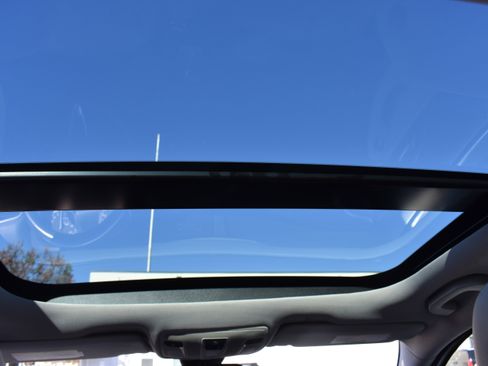 Used 2017 INFINITI QX30 Premium w/ Navigation Package image 31