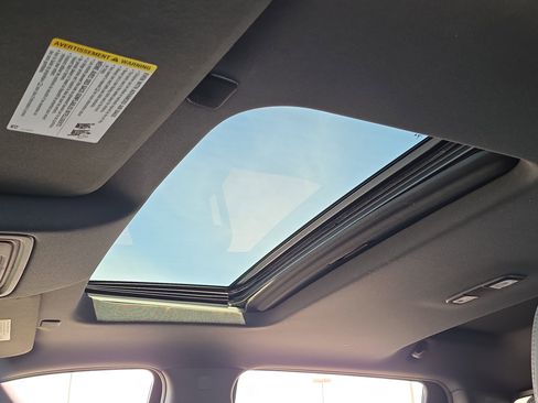 Used 2019 Chevrolet Silverado 1500 High Country w/ Technology Package image 13