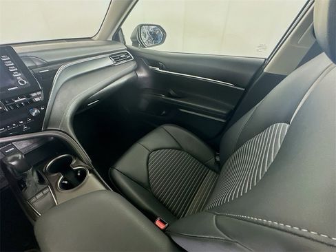 Used 2024 Toyota Camry SE image 11