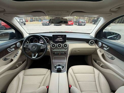 Used 2019 Mercedes-Benz GLC 350e 4MATIC image 3