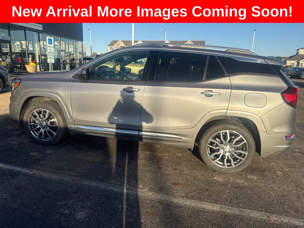 Used 2023 GMC Terrain Denali AWD/4WD image 1