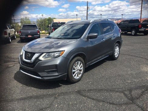 Used 2019 Nissan Rogue SV image 1