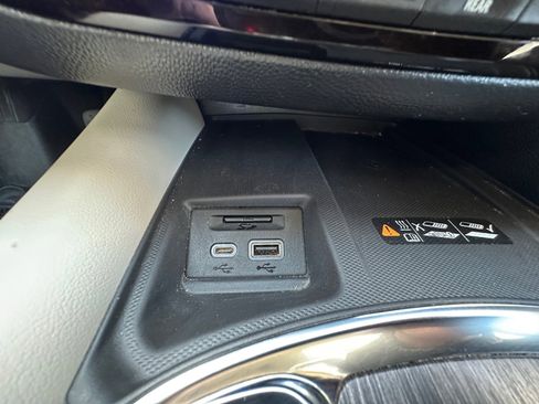 Used 2024 Buick Enclave Avenir w/ Avenir Technology Package image 21