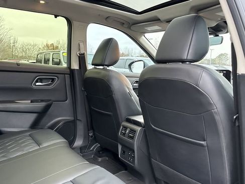 Used 2023 Nissan Rogue Platinum w/ Platinum Premium Package image 18