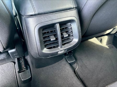 Used 2019 Jeep Cherokee Latitude w/ Popular Appearance Group AWD/4WD image 10