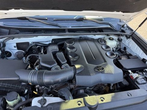 Used 2017 Toyota 4Runner SR5 Premium image 16