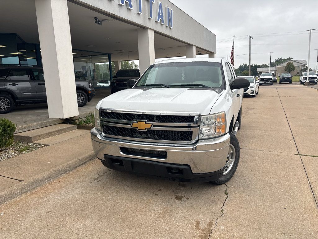 Used 2013 Chevrolet Silverado 2500 W/T AWD/4WD image 2