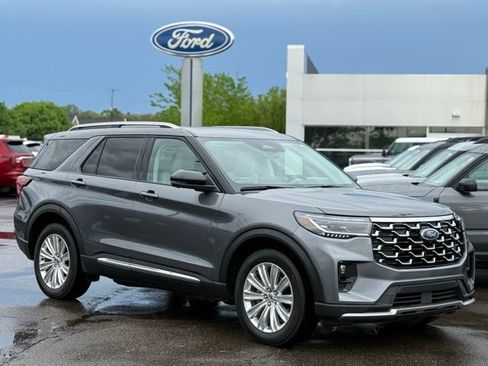 Certified 2025 Ford Explorer Platinum w/ LUX Leather Package AWD/4WD image 37