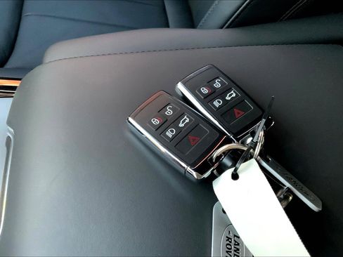 Used 2024 Land Rover Range Rover Sport SE image 13