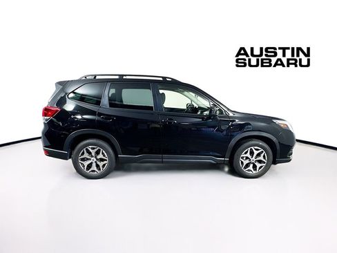 Used 2023 Subaru Forester Premium image 8