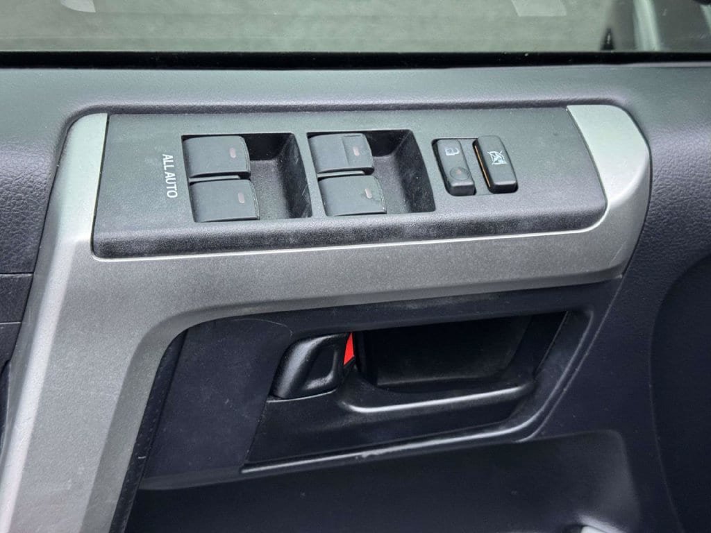 Used 2011 Toyota 4Runner SR5 w/ Convenience Pkg AWD/4WD image 17