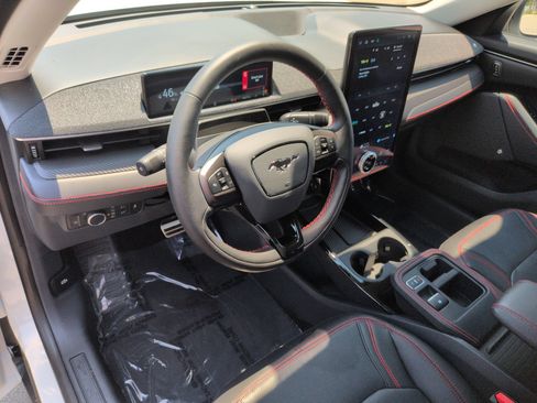 Used 2025 Ford Mustang Mach-E Premium w/ Sport Appearance Package AWD/4WD image 17